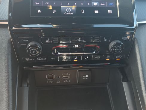 Used 2024 Jeep Grand Cherokee L Laredo AWD/4WD image 30