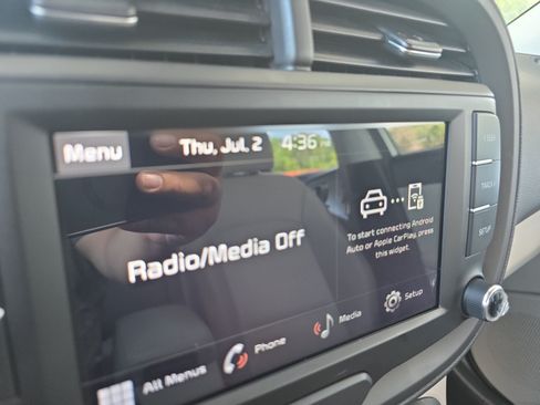 Used 2025 Kia Soul LX w/ LX Technology Package FWD image 12