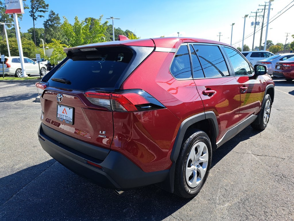 Used 2024 Toyota RAV4 LE AWD/4WD image 8