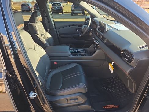 New 2025 Honda Pilot TrailSport image 15