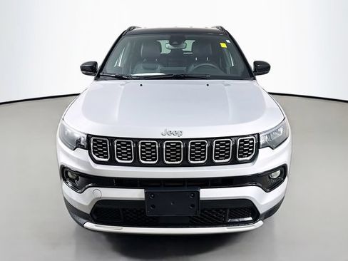 Used 2025 Jeep Compass Limited AWD/4WD image 2