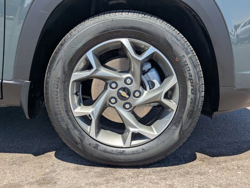 Certified 2026 Chevrolet Trax LT w/ LT Convenience Package FWD image 43