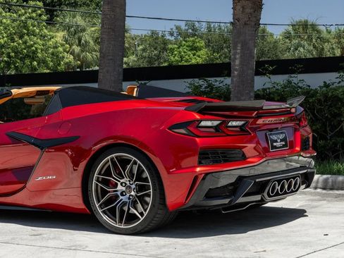Used 2023 Chevrolet Corvette Z06 w/ Stealth Interior Trim Package RWD image 6
