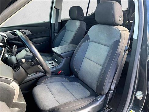 Used 2020 Chevrolet Traverse LT image 24