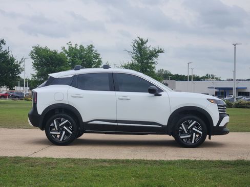 New 2026 Nissan Kicks SV FWD image 7