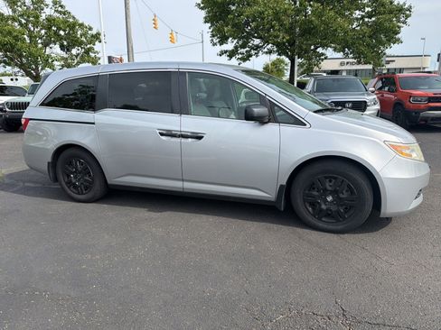 Used 2013 Honda Odyssey LX image 17