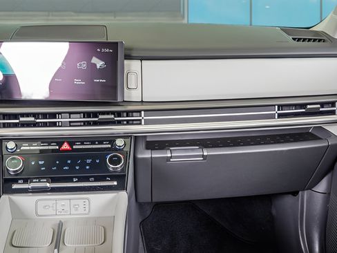 Certified 2025 Hyundai Santa Fe SEL FWD image 13