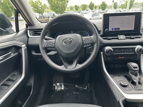 Used 2025 Toyota RAV4 XLE AWD/4WD image 16