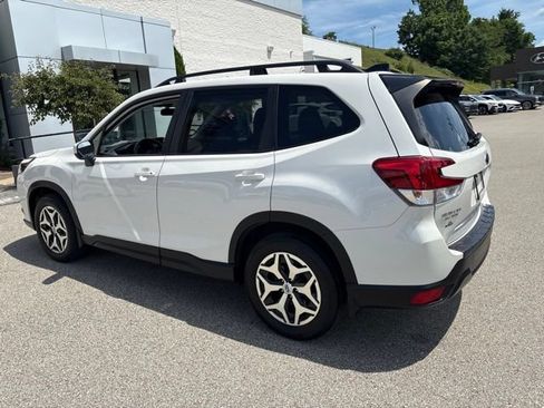 Used 2024 Subaru Forester Premium AWD/4WD image 3