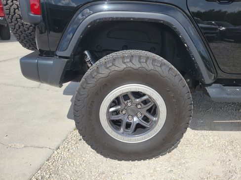 Used 2022 Jeep Wrangler Unlimited Sahara AWD/4WD image 7