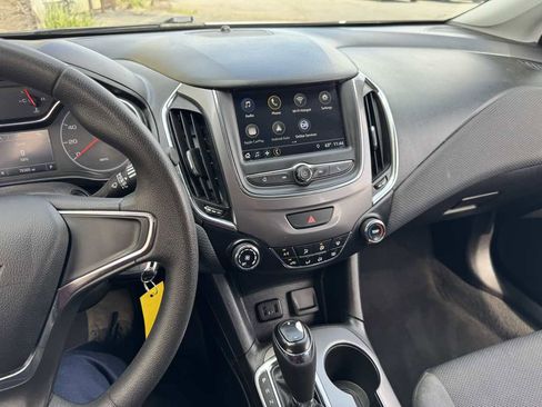 Used 2019 Chevrolet Cruze LS image 29