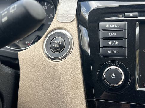 Used 2019 Nissan Rogue SL w/ Premium Package image 6