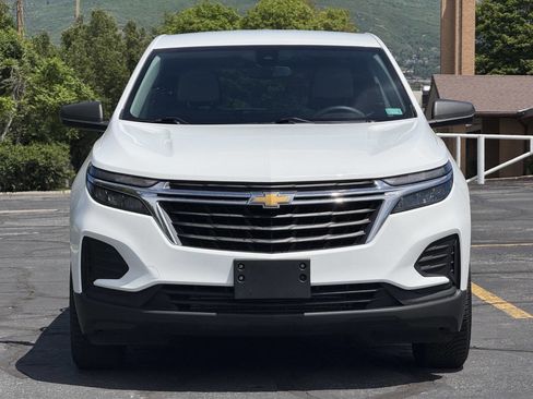 Used 2022 Chevrolet Equinox LS w/ LS Convenience Package AWD/4WD image 2