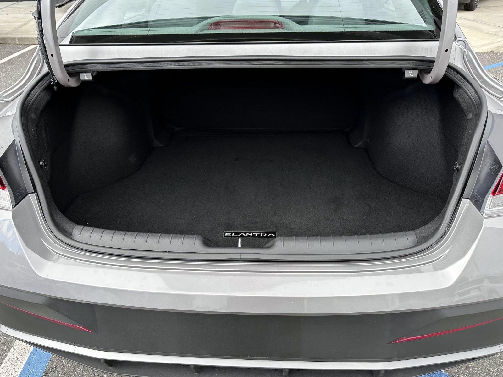 Used 2025 Hyundai Elantra Sport FWD image 7
