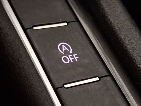 Used 2022 Volkswagen Tiguan SE image 25