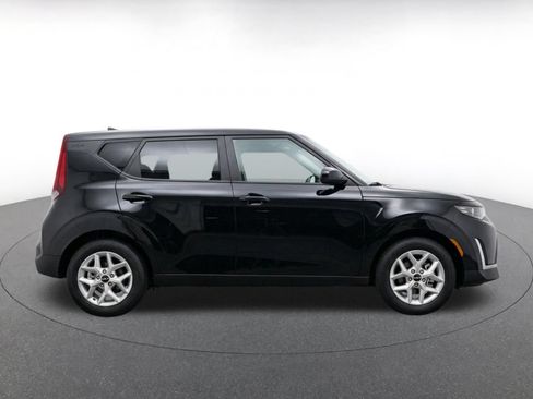 Used 2025 Kia Soul LX w/ LX Technology Package FWD image 17