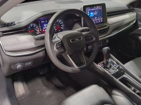 Used 2022 Jeep Compass Latitude image 10