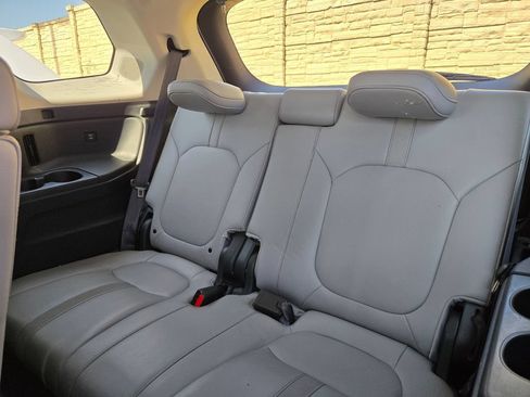 Used 2024 Honda Pilot Touring image 10