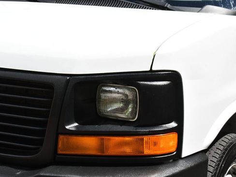 Used 2017 GMC Savana 4500 image 20