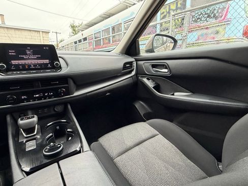 Used 2025 Nissan Rogue SV AWD/4WD image 36