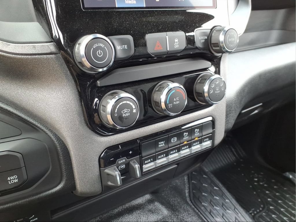 New 2026 RAM 3500 Tradesman w/ Chrome Appearance Group AWD/4WD image 23