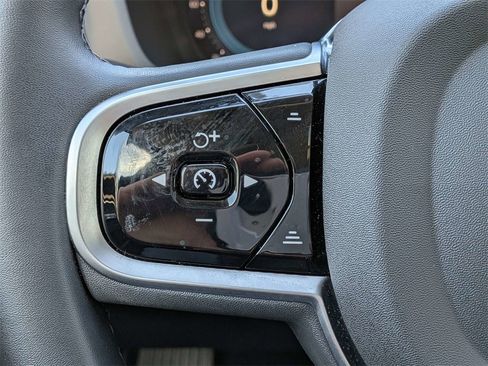 Certified 2025 Volvo XC60 B5 Plus image 28