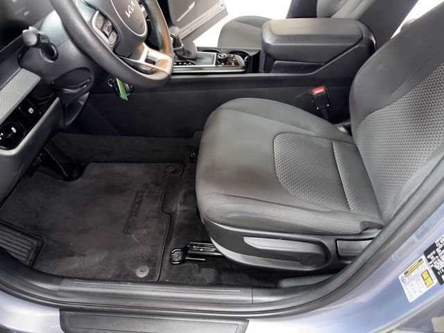 Used 2025 Kia Sportage LX FWD image 10