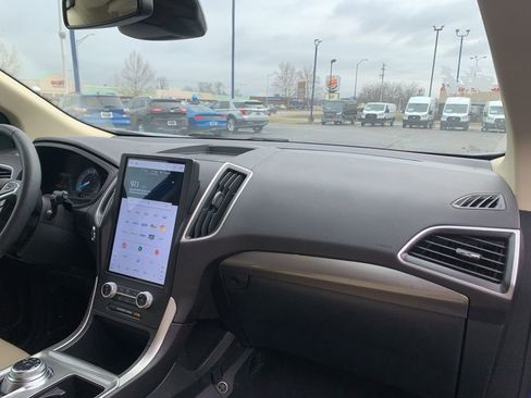 Used 2024 Ford Edge SEL w/ Convenience Package image 17