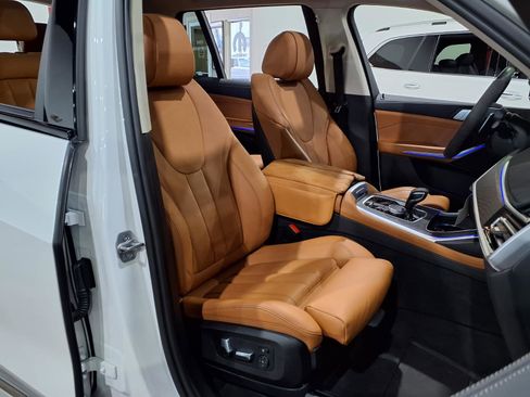 Used 2022 BMW X7 xDrive40i w/ Premium Package AWD/4WD image 17