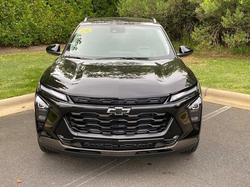 Used 2026 Chevrolet Trax ACTIV w/ Driver Confidence Package FWD image 2