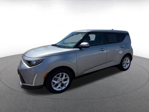 Used 2025 Kia Soul LX w/ LX Technology Package FWD image 8
