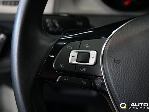 Used 2017 Volkswagen Golf SE image 20