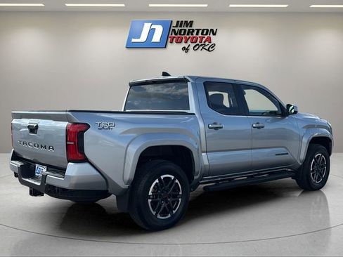 Used 2024 Toyota Tacoma TRD Sport RWD image 5