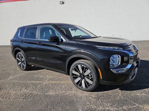 New 2026 Mitsubishi Outlander SE image 1