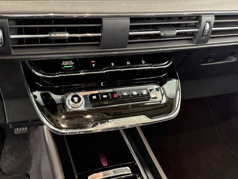 Used 2023 Lincoln Corsair Reserve w/ Equipment Group 201A image 17