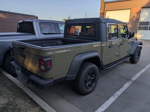 Used 2025 Jeep Gladiator Sport AWD/4WD image 4