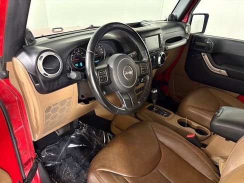 Used 2013 Jeep Wrangler Unlimited Sahara w/ Mopar Chrome Edition Group AWD/4WD image 21