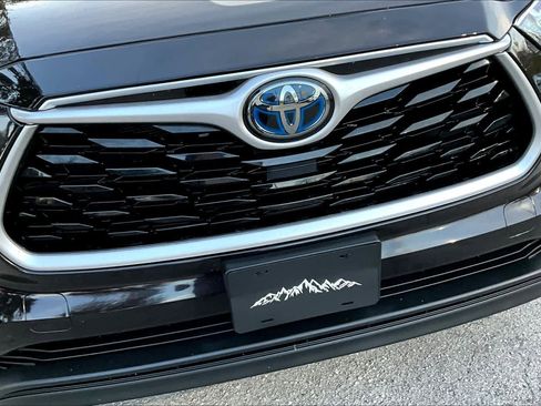 Used 2020 Toyota Highlander XLE image 29