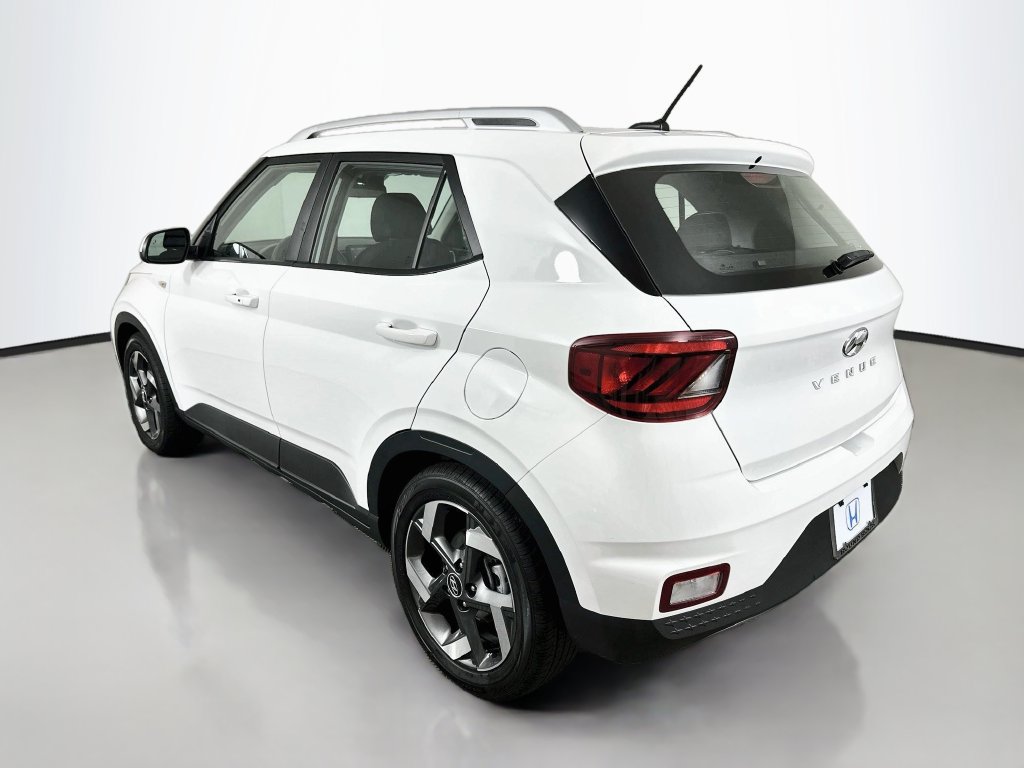 Used 2026 Hyundai Venue SEL FWD image 7