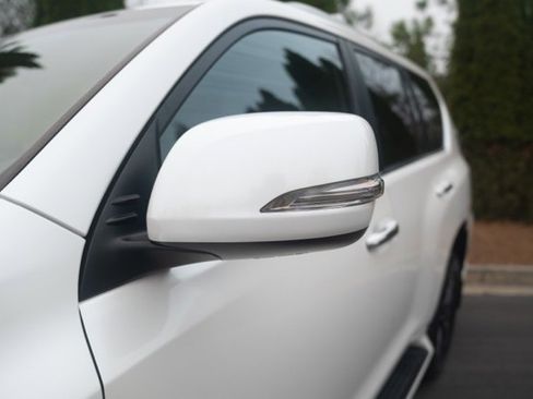 Used 2023 Lexus GX 460 Premium image 18