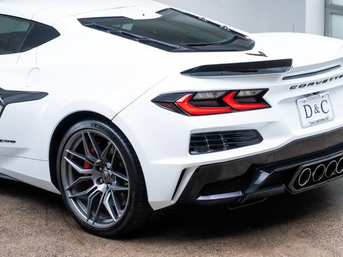 Used 2023 Chevrolet Corvette Z06 RWD image 7