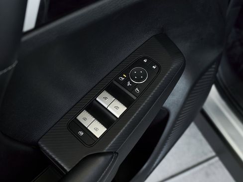 Used 2024 Mitsubishi Outlander SE image 16