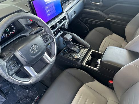 Certified 2024 Toyota Tacoma TRD Off-Road w/ TRD Off Road Upgrade Package AWD/4WD image 9