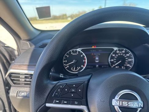 Used 2024 Nissan Altima 2.5 SV image 8