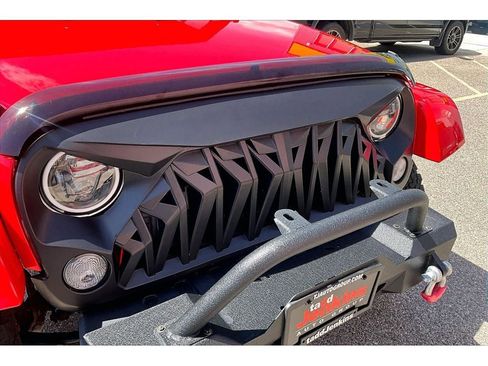 Used 2017 Jeep Wrangler Unlimited Sahara w/ Dual Top Group AWD/4WD image 30