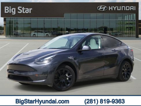 Used 2024 Tesla Model Y Long Range AWD/4WD image 1
