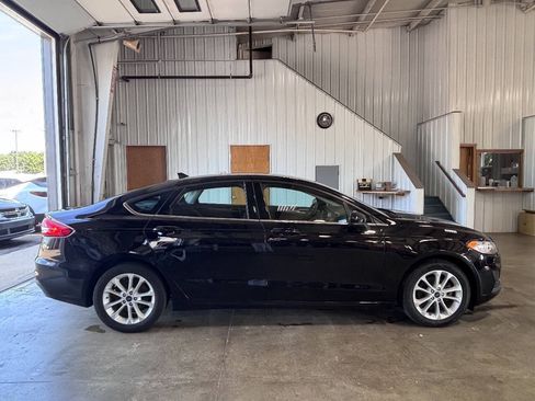 Used 2020 Ford Fusion SE FWD image 2