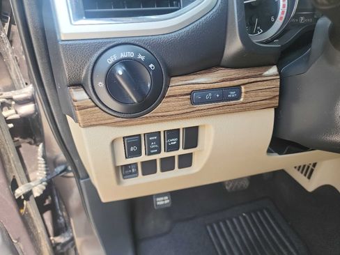 Used 2016 Nissan Titan SL RWD image 23