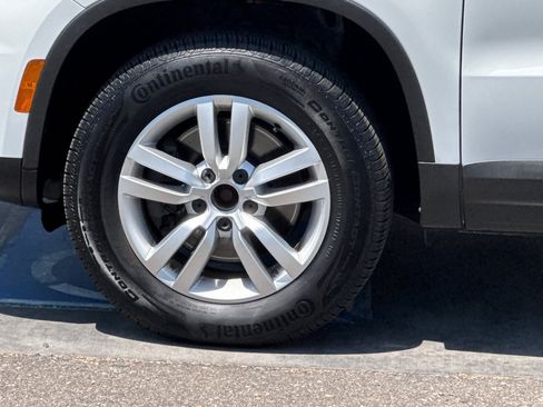 Used 2017 Volkswagen Tiguan S FWD image 33