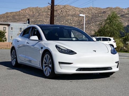 Used 2018 Tesla Model 3 Long Range image 2